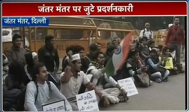 PM ने की शांति की अपील, प्रदर्शन जारी...| PM की अपील