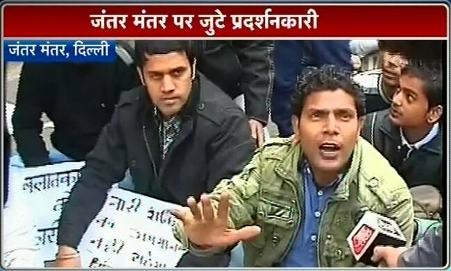 PM ने की शांति की अपील, प्रदर्शन जारी...| PM की अपील