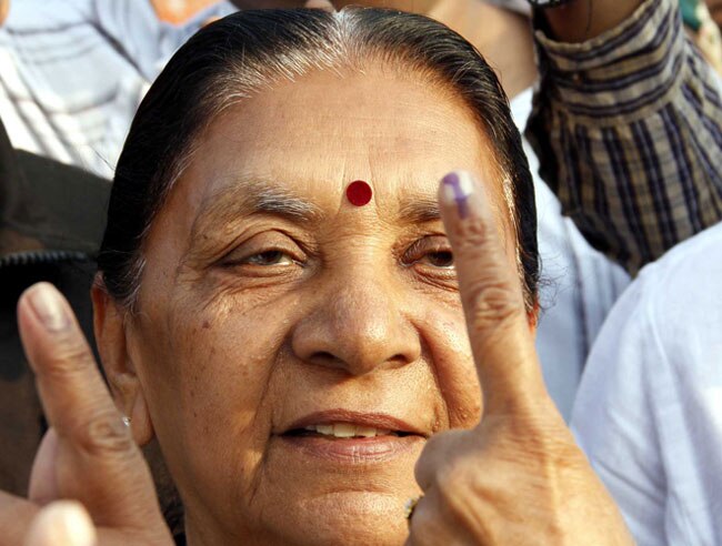 देखें गुजरात विधानसभा चुनाव के आखिरी दौर के मतदान की तस्वीरें