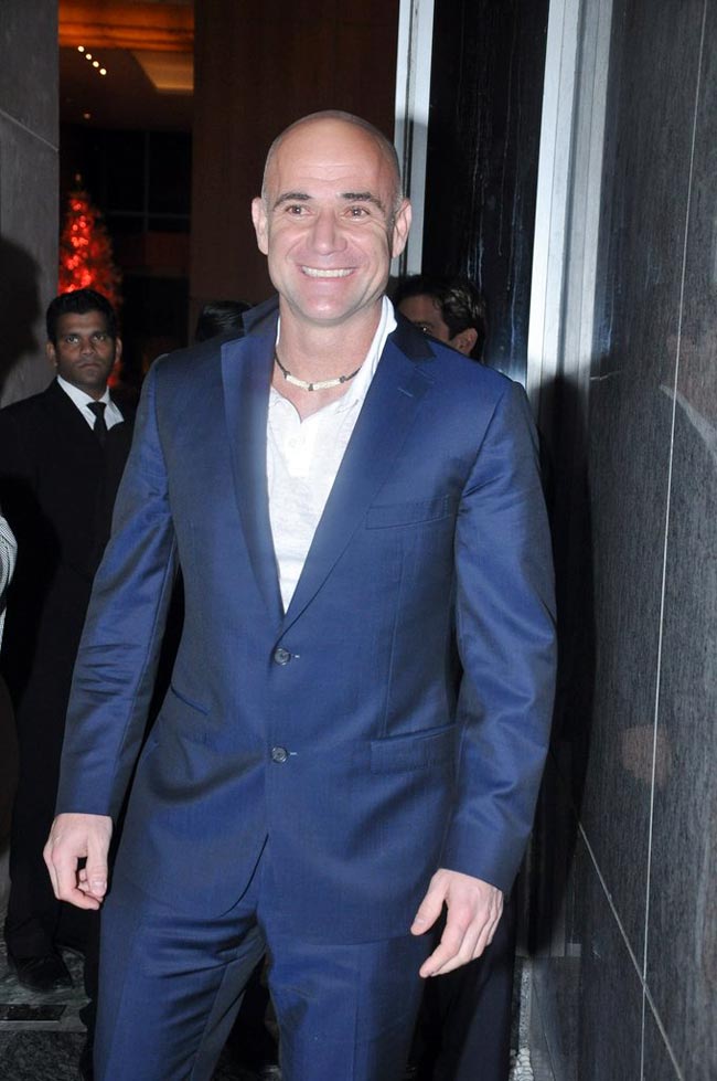 टेनिस चैंप अगासी को बॉलीवुड 'परियों' का सलाम |  सितारों की मस्‍ती