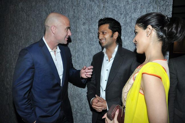 टेनिस चैंप अगासी को बॉलीवुड 'परियों' का सलाम |  सितारों की मस्‍ती