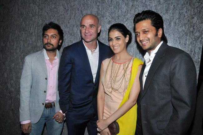 टेनिस चैंप अगासी को बॉलीवुड 'परियों' का सलाम |  सितारों की मस्‍ती