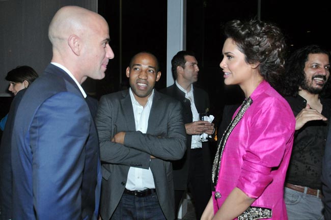 टेनिस चैंप अगासी को बॉलीवुड 'परियों' का सलाम |  सितारों की मस्‍ती