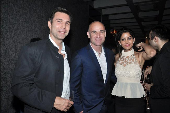 टेनिस चैंप अगासी को बॉलीवुड 'परियों' का सलाम |  सितारों की मस्‍ती