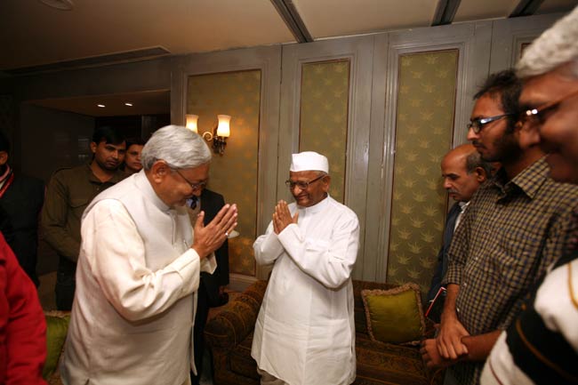 केजरीवाल की पार्टी को वोट नहीं देंगे अन्‍ना