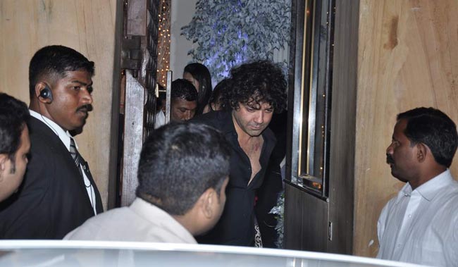 अनु-सनी दीवान की क्रिसमस पार्टी में सितारे | अलग 'लुक' में वीणा