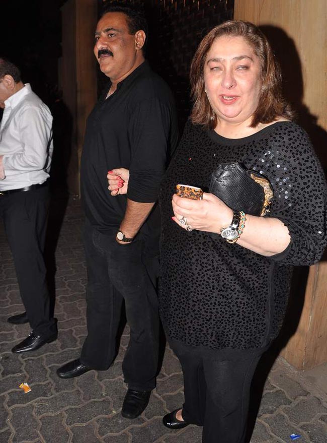 अनु-सनी दीवान की क्रिसमस पार्टी में सितारे | अलग 'लुक' में वीणा