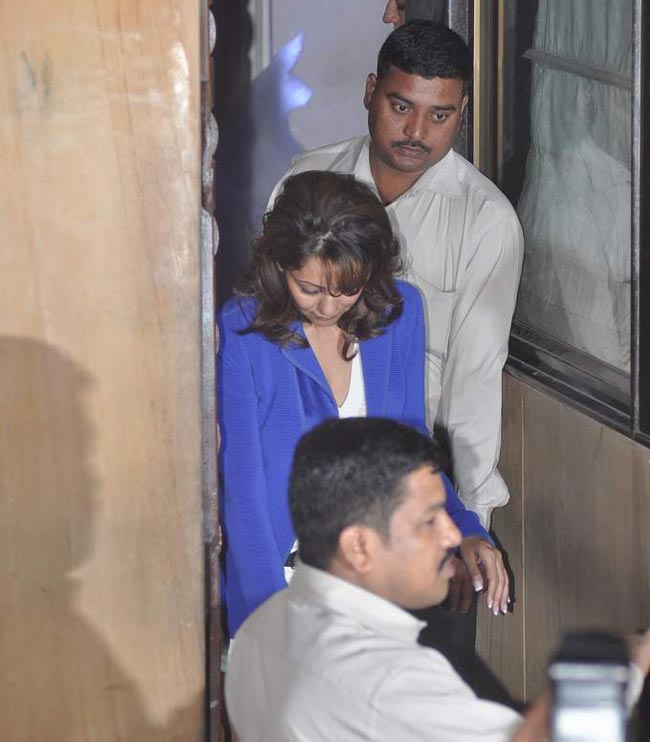 अनु-सनी दीवान की क्रिसमस पार्टी में सितारे | अलग 'लुक' में वीणा