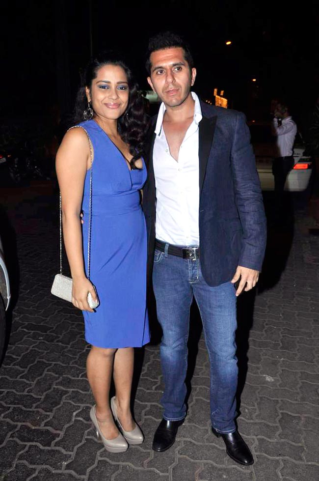 अनु-सनी दीवान की क्रिसमस पार्टी में सितारे | अलग 'लुक' में वीणा