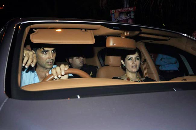 अनु-सनी दीवान की क्रिसमस पार्टी में सितारे | अलग 'लुक' में वीणा