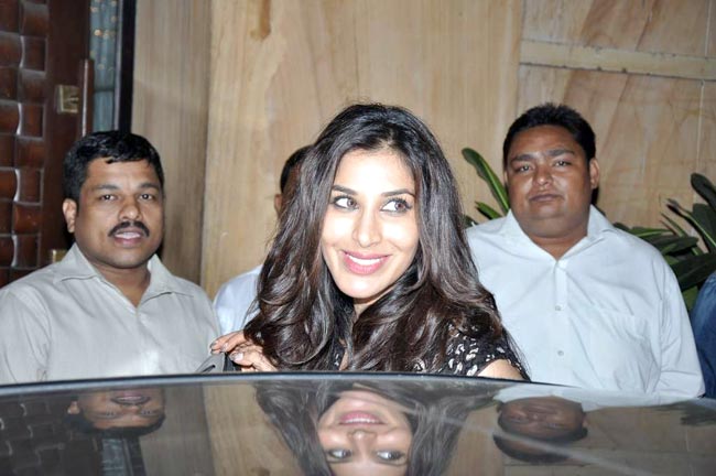 अनु-सनी दीवान की क्रिसमस पार्टी में सितारे | अलग 'लुक' में वीणा