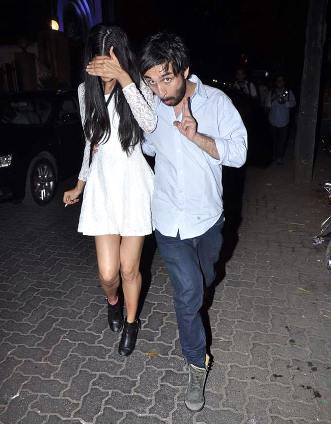 अनु-सनी दीवान की क्रिसमस पार्टी में सितारे | अलग 'लुक' में वीणा