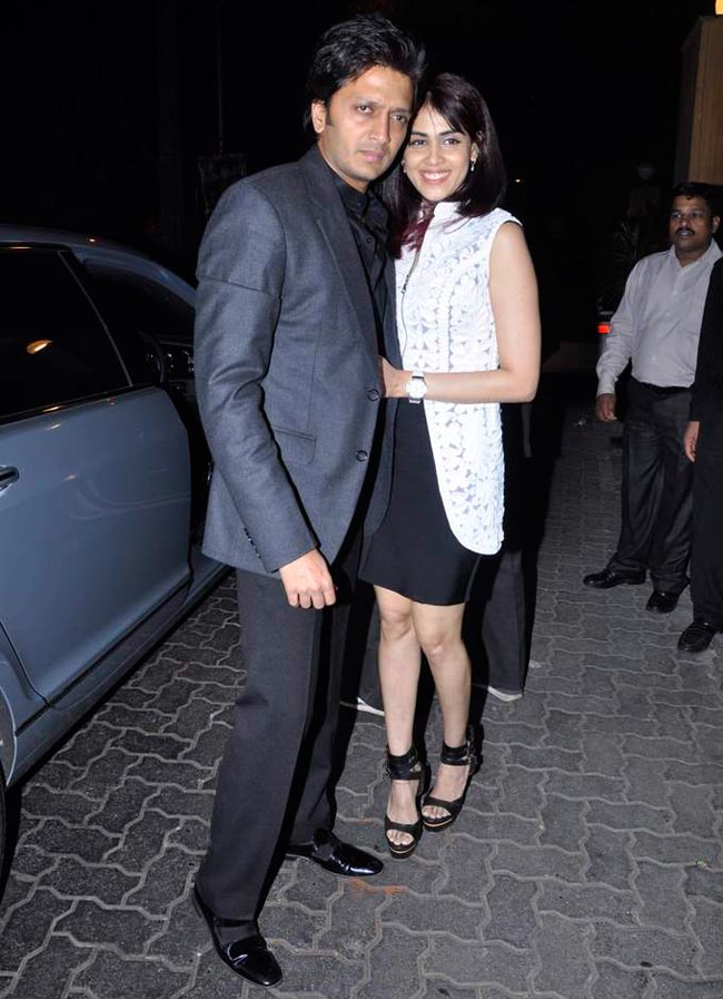 अनु-सनी दीवान की क्रिसमस पार्टी में सितारे | अलग 'लुक' में वीणा