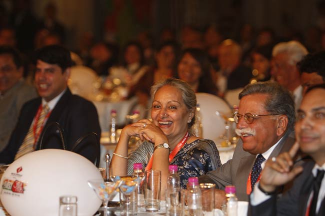 नई पीढी़ का साहित्य से नाता टूट रहा है: जावेद अख्‍तर