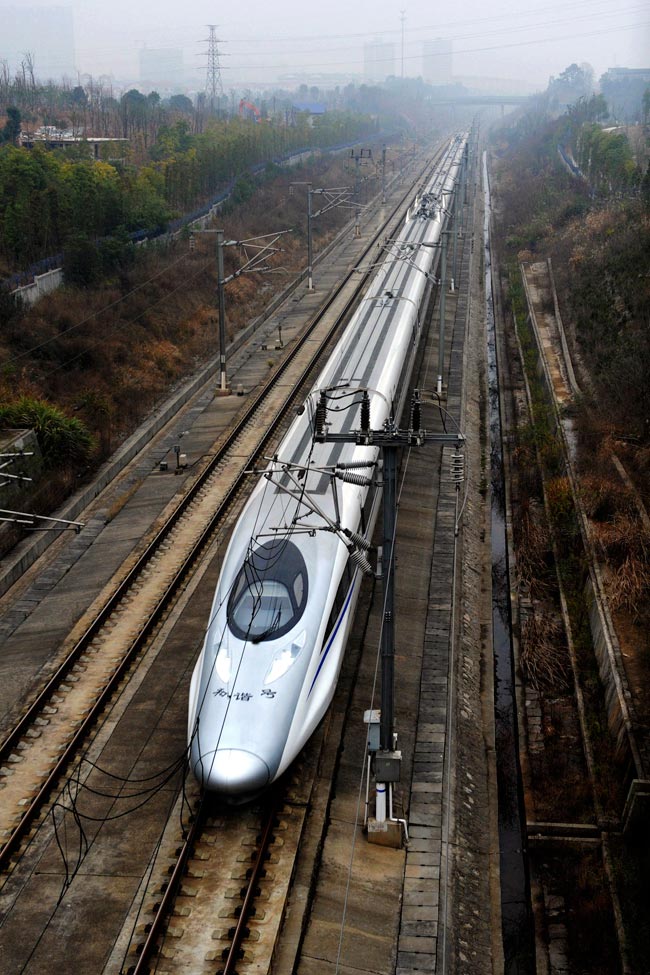 चीन में दुनिया का सबसे लंबा हाई स्पीड रेल मार्ग शुरू