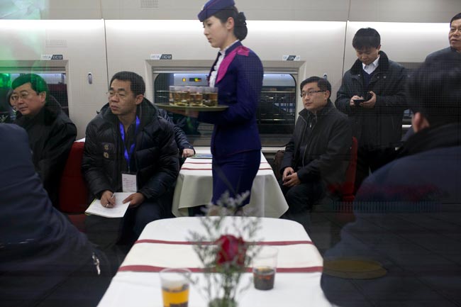 चीन में दुनिया का सबसे लंबा हाई स्पीड रेल मार्ग शुरू