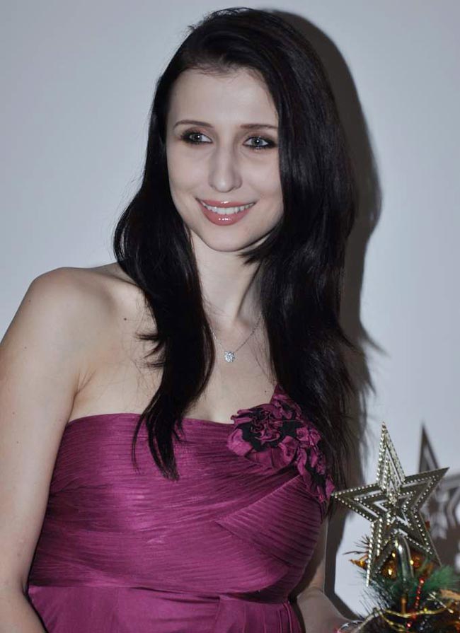 क्रिसमस की 'दीवानी' हुईं वीना, शर्लिन व क्‍लॉडिया | बिकनी बॉडी