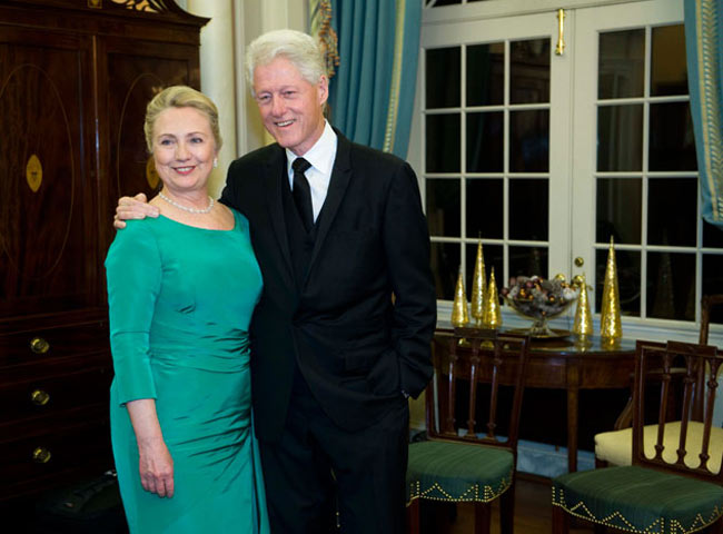 पेट में संक्रमण की वजह से बेहोश हुईं हिलेरी