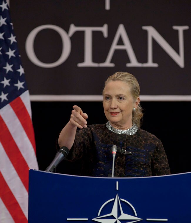 पेट में संक्रमण की वजह से बेहोश हुईं हिलेरी