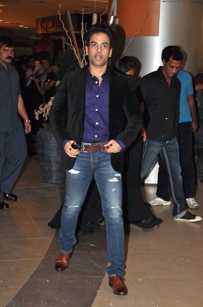 सितारों से सजा फिल्‍म 'दबंग 2' का प्रीमियर | फर्स्‍ट लुक