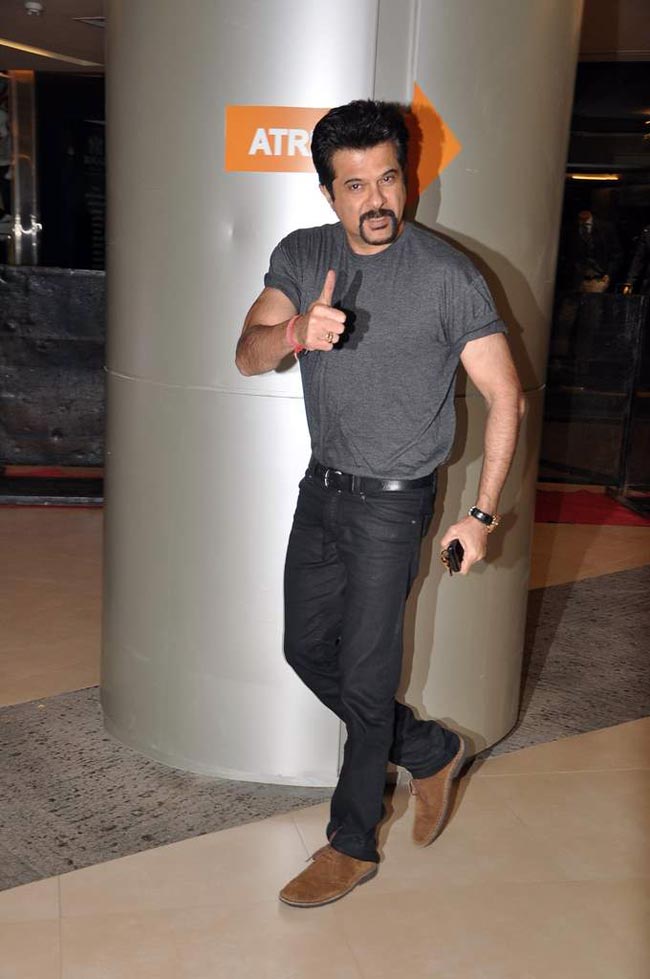 सितारों से सजा फिल्‍म 'दबंग 2' का प्रीमियर | फर्स्‍ट लुक