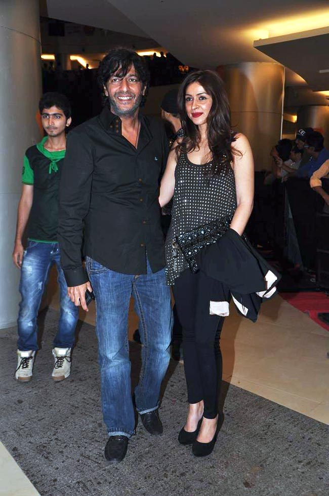 सितारों से सजा फिल्‍म 'दबंग 2' का प्रीमियर | फर्स्‍ट लुक