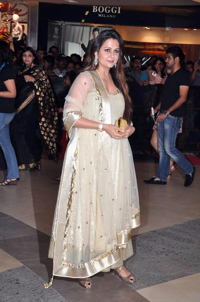 सितारों से सजा फिल्‍म 'दबंग 2' का प्रीमियर | फर्स्‍ट लुक