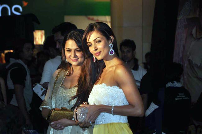 सितारों से सजा फिल्‍म 'दबंग 2' का प्रीमियर | फर्स्‍ट लुक