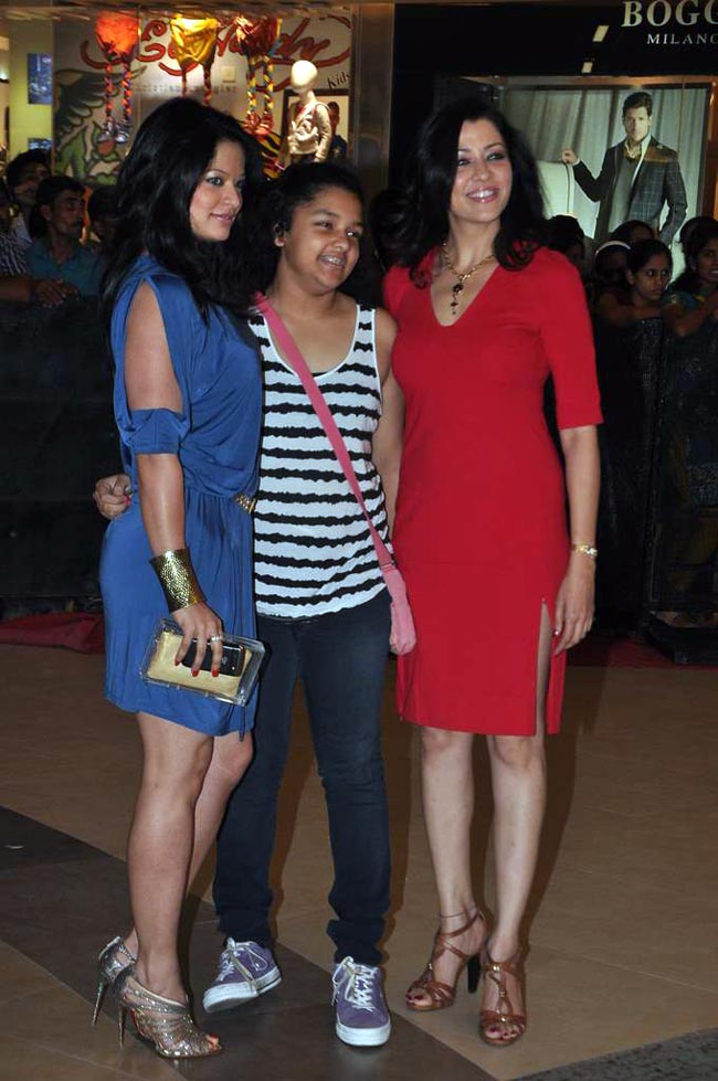 सितारों से सजा फिल्‍म 'दबंग 2' का प्रीमियर | फर्स्‍ट लुक