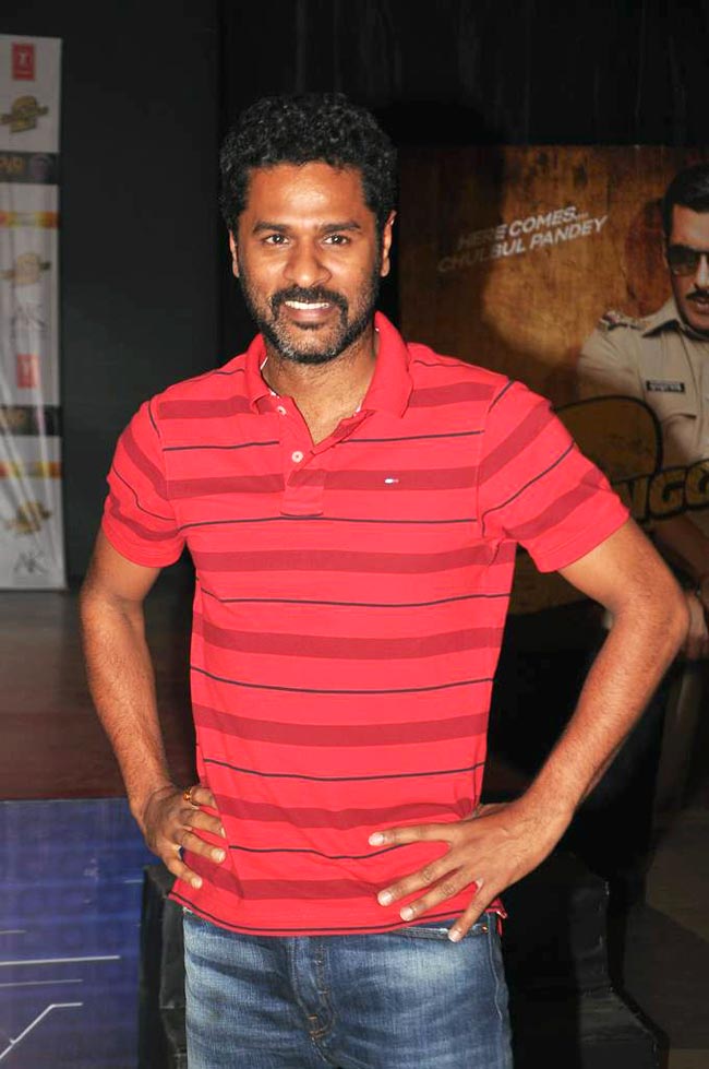 सितारों से सजा फिल्‍म 'दबंग 2' का प्रीमियर | फर्स्‍ट लुक