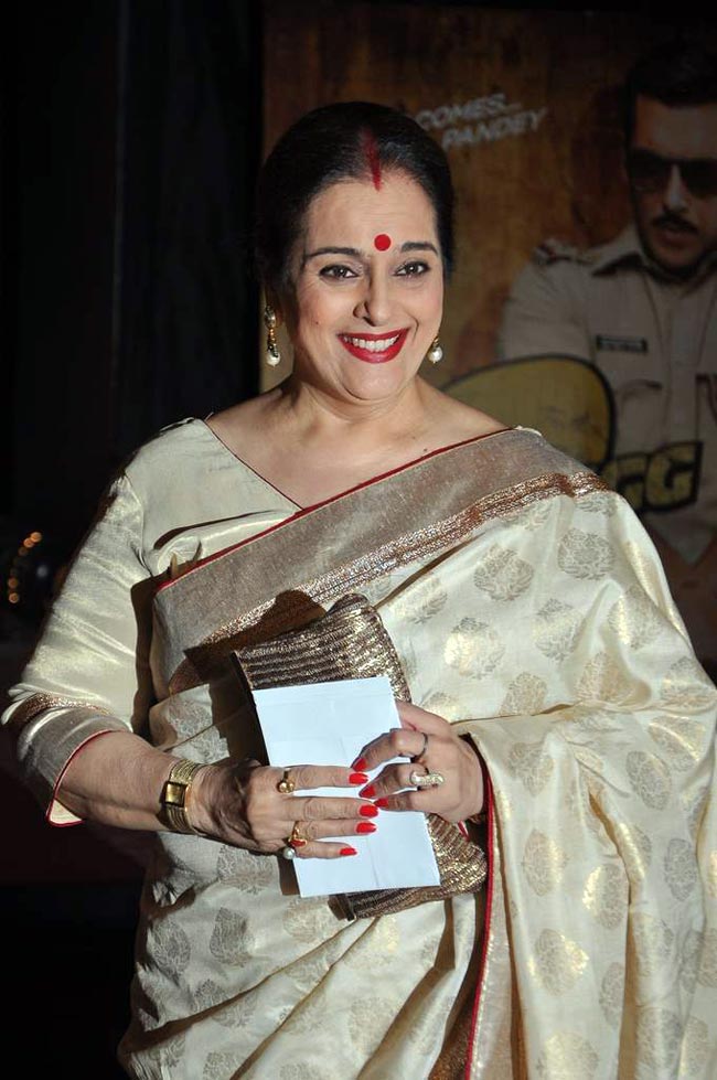 सितारों से सजा फिल्‍म 'दबंग 2' का प्रीमियर | फर्स्‍ट लुक