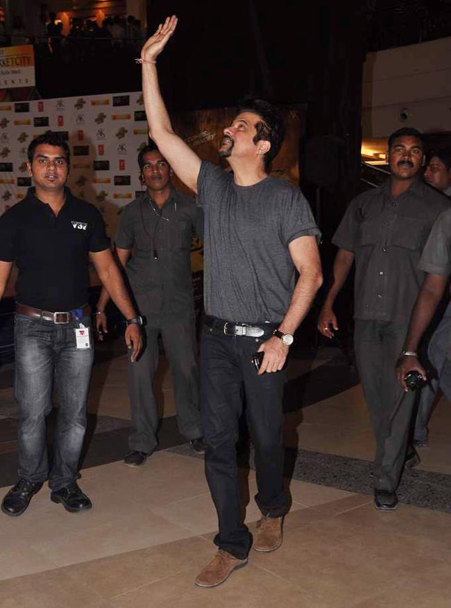 सितारों से सजा फिल्‍म 'दबंग 2' का प्रीमियर | फर्स्‍ट लुक