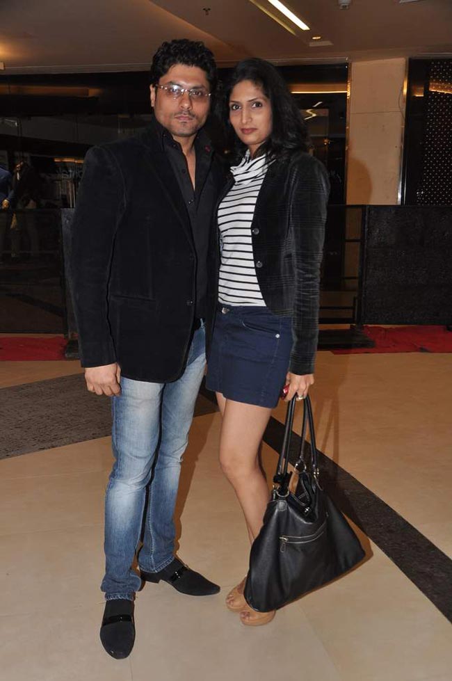 सितारों से सजा फिल्‍म 'दबंग 2' का प्रीमियर | फर्स्‍ट लुक