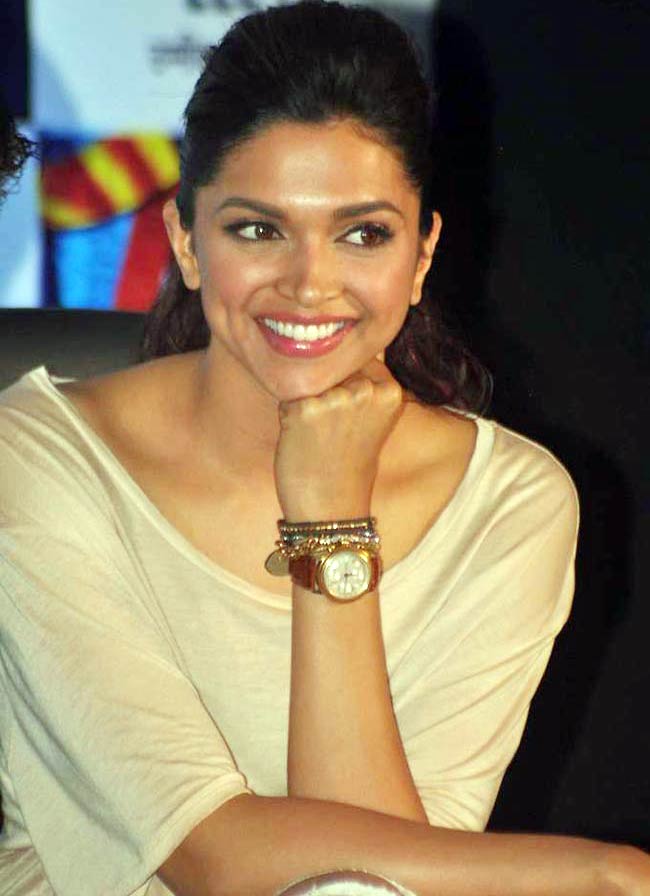 बॉलीवुड में दीपिका को पसंद है 'प्रतिस्पर्धा' | दीपिका के जलवे