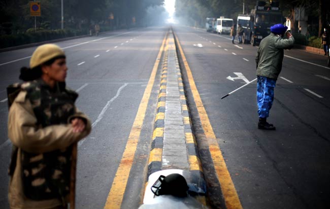 गैंगरेप पीड़िता की मौत के बाद शांतिपूर्ण प्रदर्शन | शोक में देश