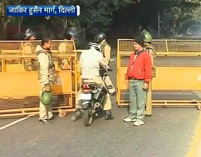 गैंगरेप पीड़िता की मौत के बाद दिल्ली छावनी में तब्दील