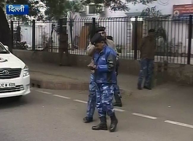 गैंगरेप पीड़िता की मौत के बाद दिल्ली छावनी में तब्दील