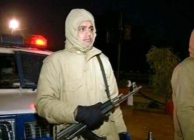 गैंगरेप पीड़िता की मौत के बाद दिल्ली छावनी में तब्दील