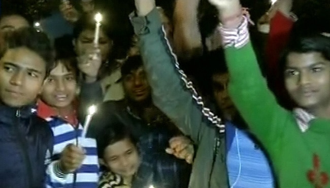 18 दिसंबर 2012: तस्वीरों में दिनभर की बड़ी खबरें