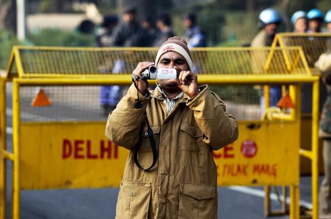 गैंगरेप पीड़िता की मौत के बाद शांतिपूर्ण प्रदर्शन | शोक में देश