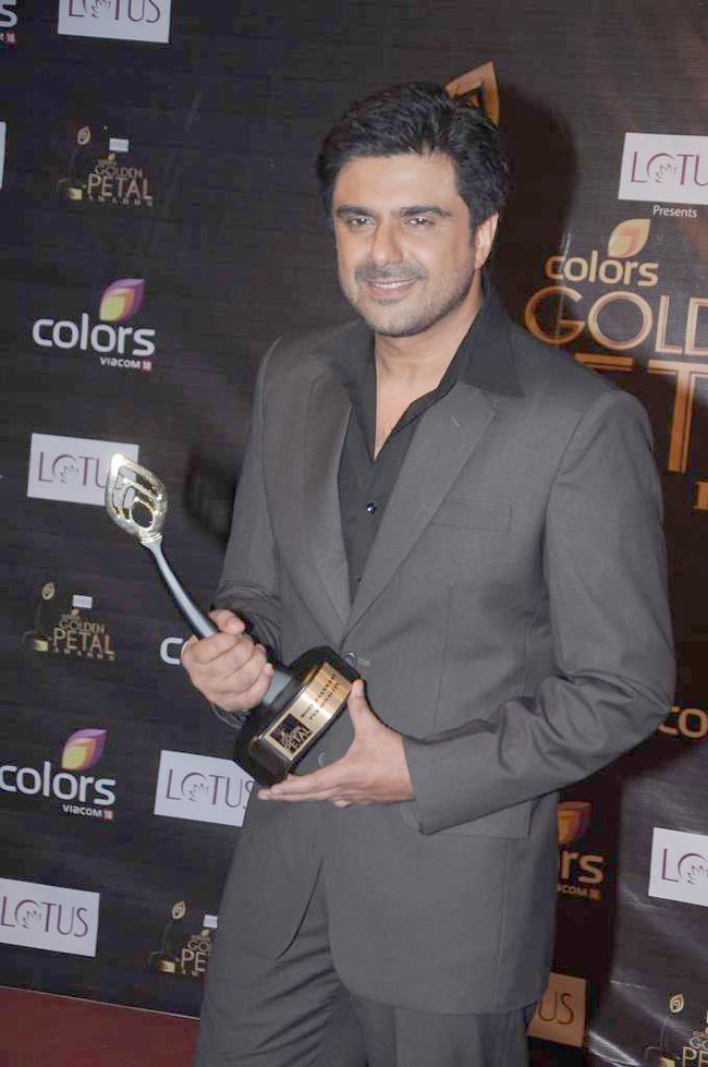 गोल्‍डन पेटल अवॉर्ड 2012 में हसीनाएं...  | बोल्‍ड होती बालाएं