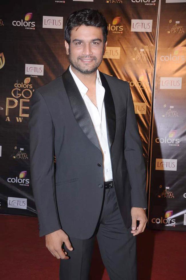 गोल्‍डन पेटल अवॉर्ड 2012 में हसीनाएं...  | बोल्‍ड होती बालाएं