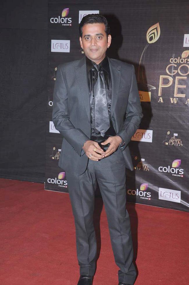 गोल्‍डन पेटल अवॉर्ड 2012 में हसीनाएं...  | बोल्‍ड होती बालाएं