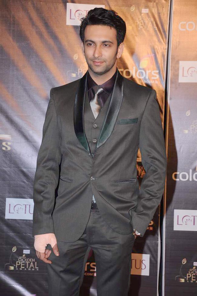 गोल्‍डन पेटल अवॉर्ड 2012 में हसीनाएं...  | बोल्‍ड होती बालाएं