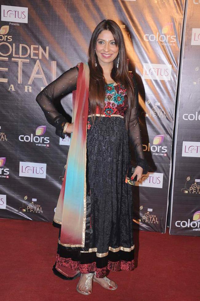 गोल्‍डन पेटल अवॉर्ड 2012 में हसीनाएं...  | बोल्‍ड होती बालाएं