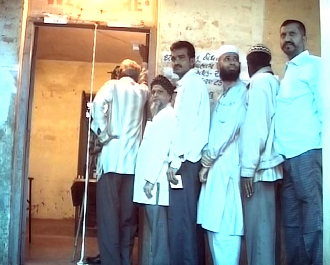 देखें गुजरात विधानसभा चुनाव के आखिरी दौर के मतदान की तस्वीरें