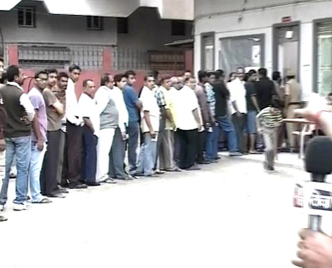 देखें गुजरात विधानसभा चुनाव के आखिरी दौर के मतदान की तस्वीरें