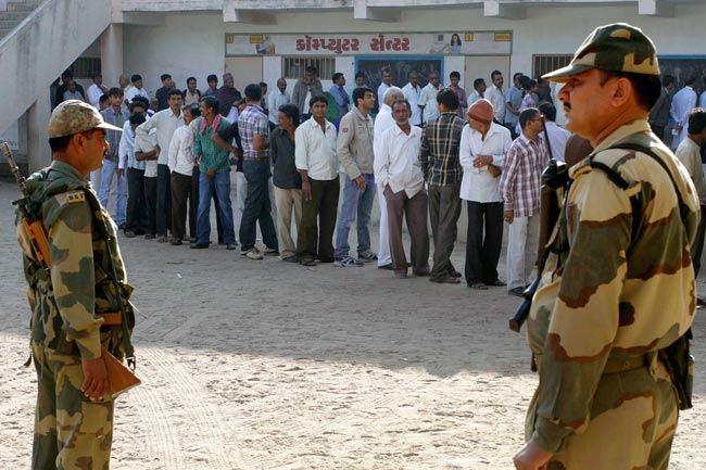 15 दिसंबर 2012: तस्वीरों में दिनभर की बड़ी खबरें