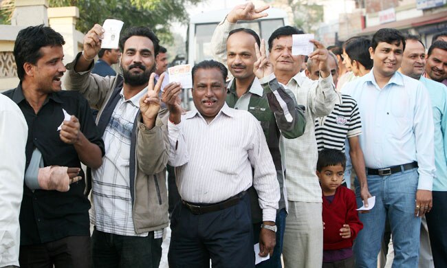 देखें गुजरात विधानसभा चुनाव के आखिरी दौर के मतदान की तस्वीरें