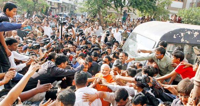 देखें गुजरात विधानसभा चुनाव के आखिरी दौर के मतदान की तस्वीरें